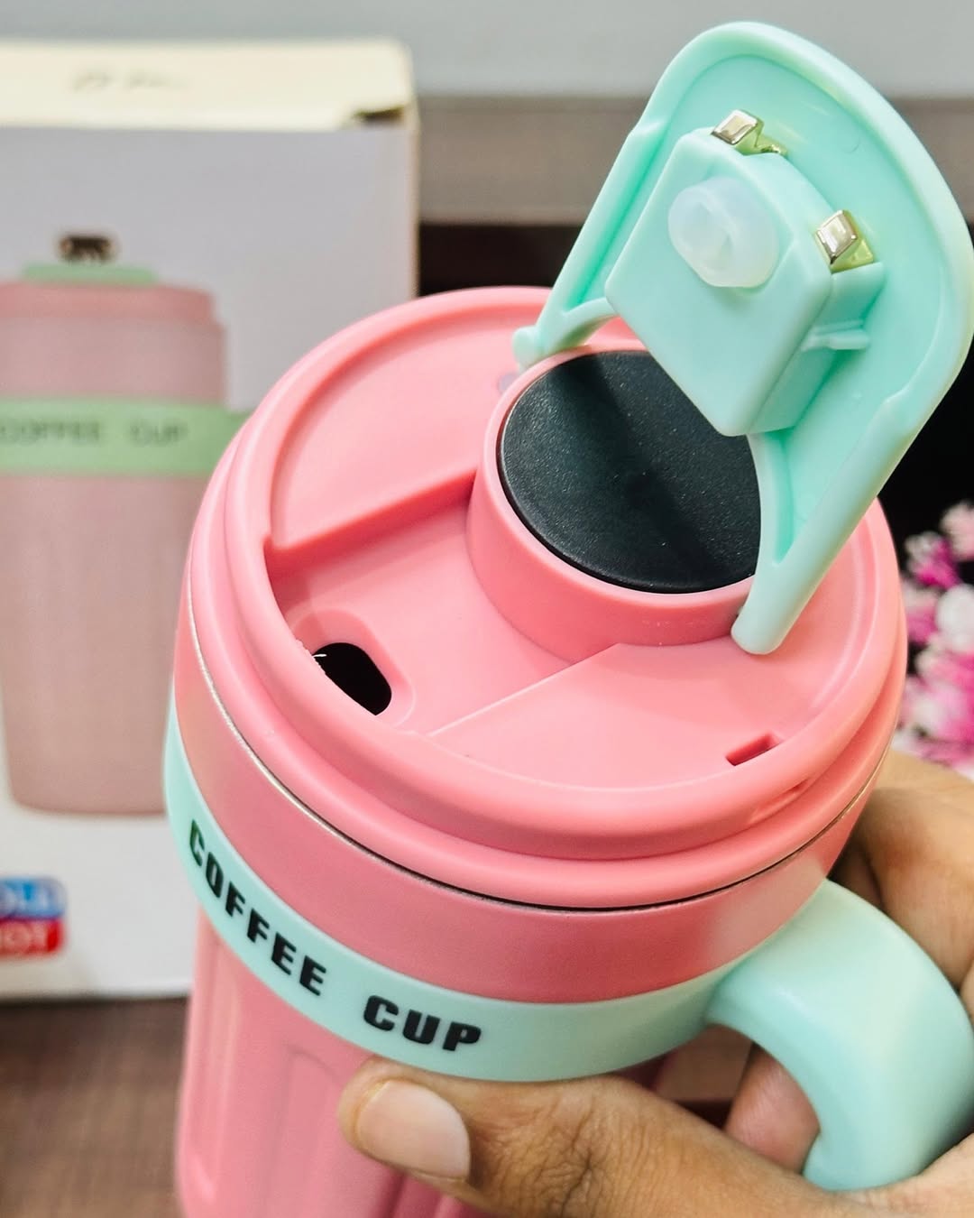 Cute Coffee Cup – 650ML | Hot & Cold Insulated Mug with Leakproof Lid & Handle